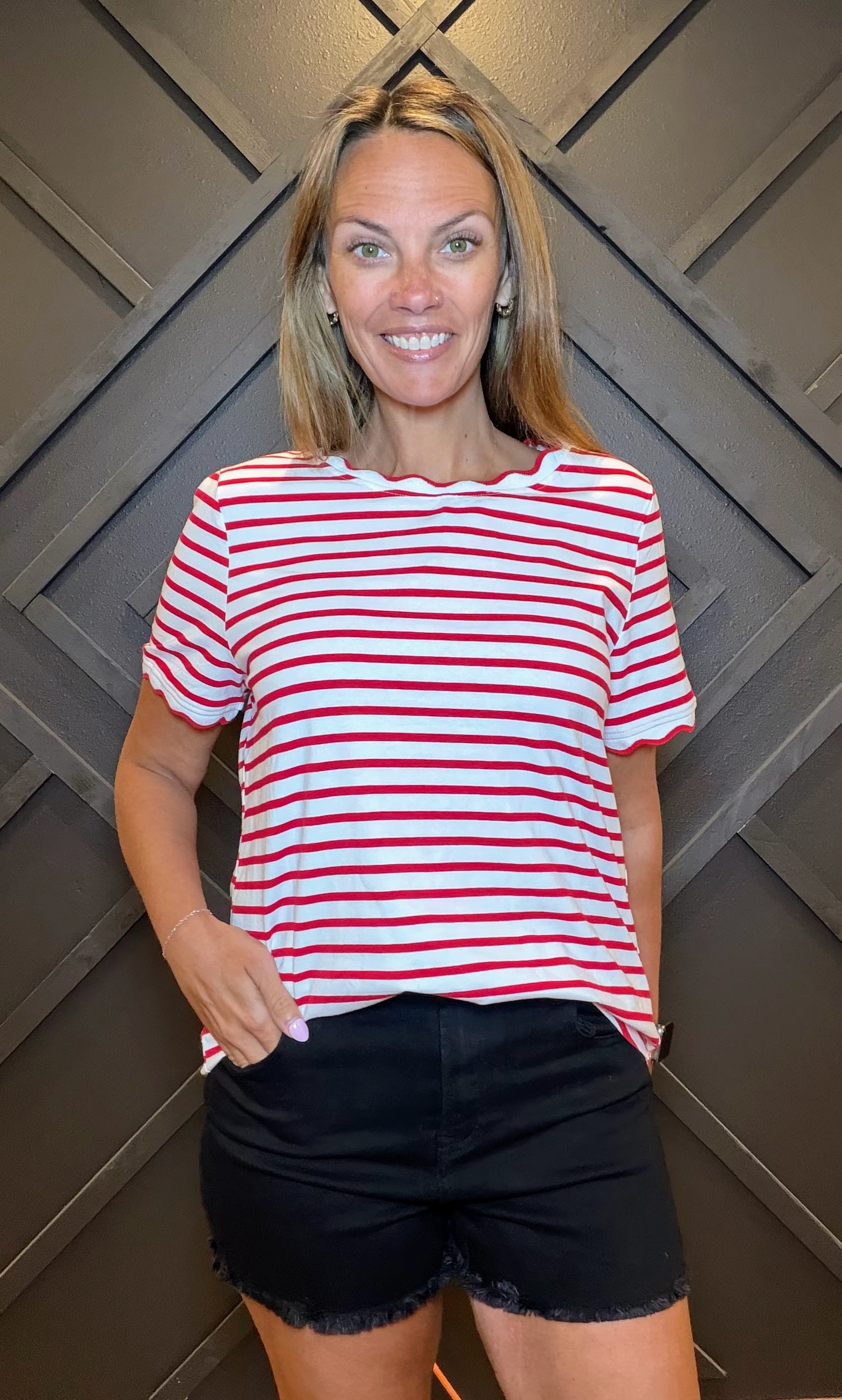 Sunday Scallop Tee