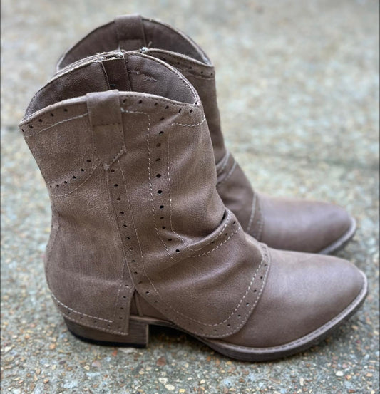 Very G taupe “B-Don” boots
