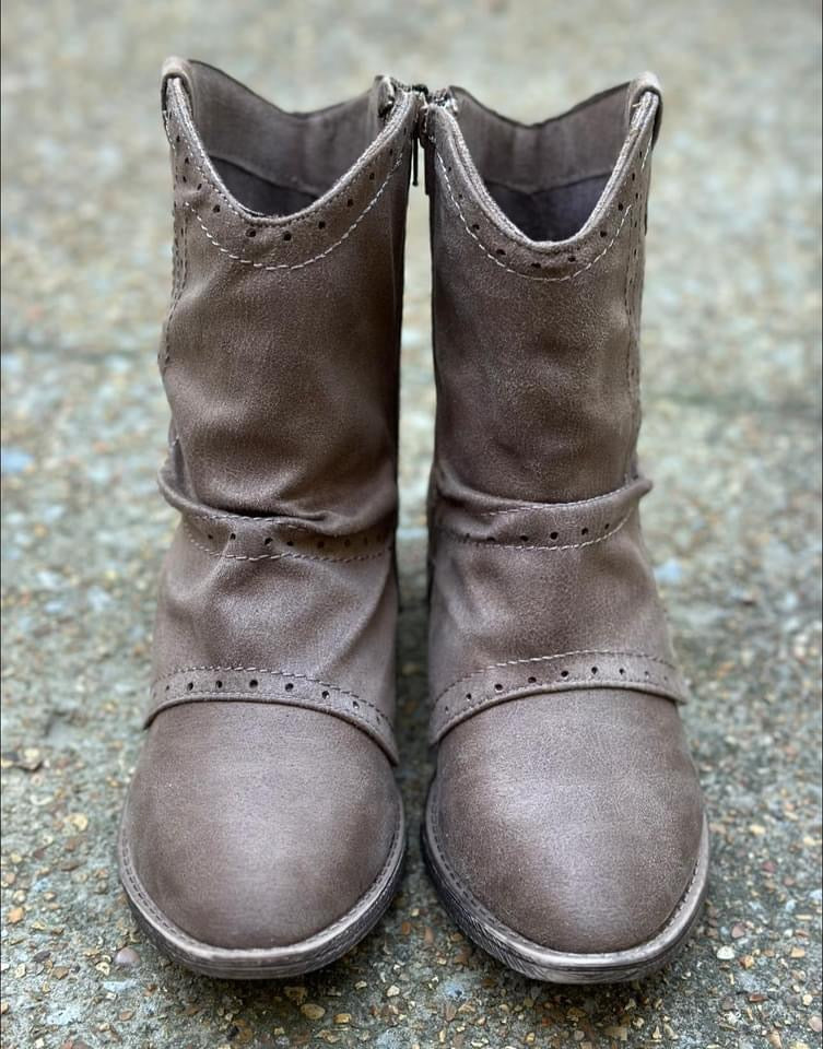 Very G taupe “B-Don” boots