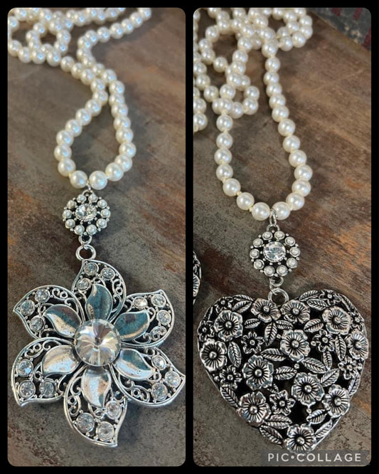 Pearl floral pendant necklaces