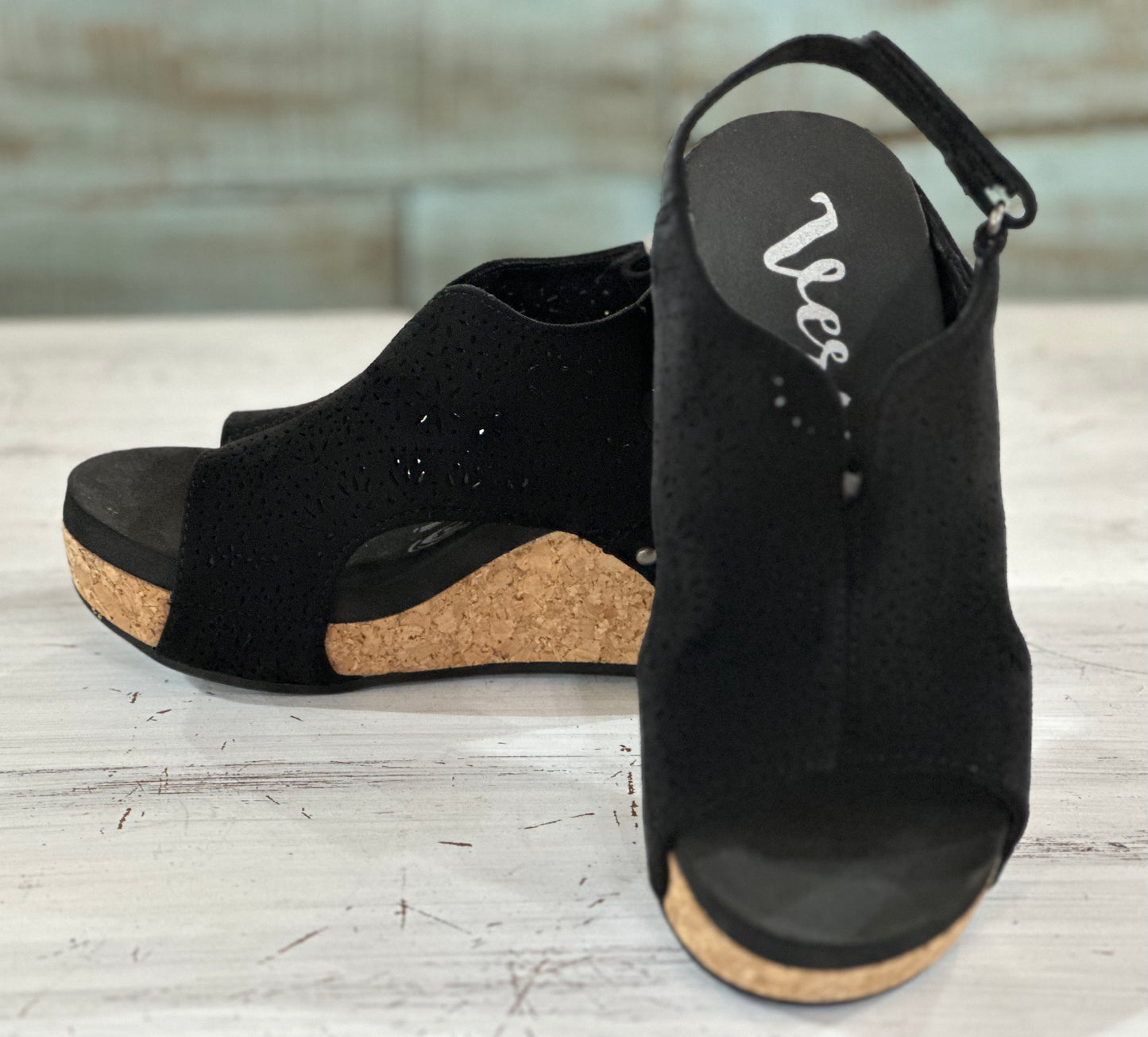 Very G black “Free Fly” wedges