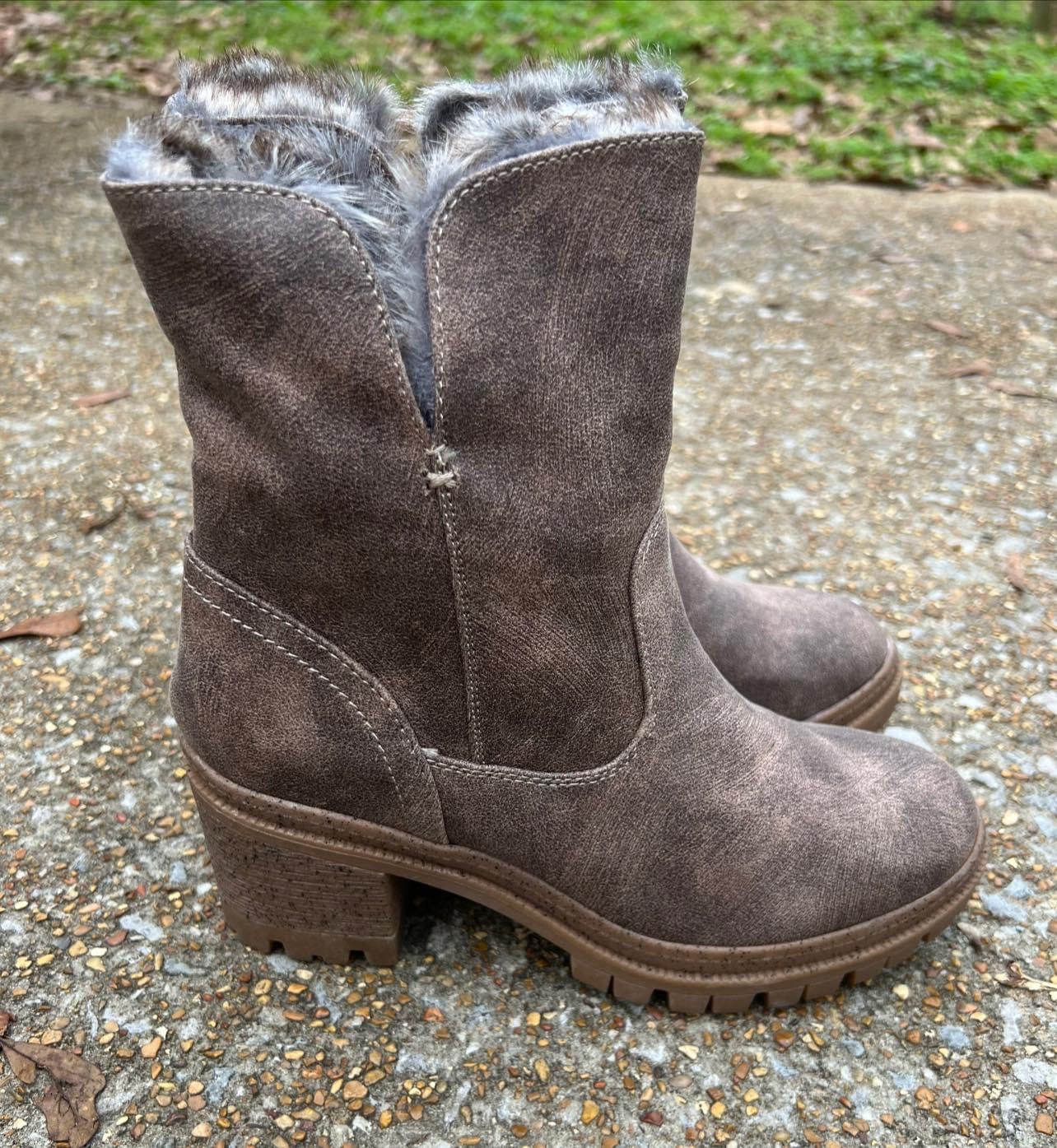 Very G taupe “North Park” boots